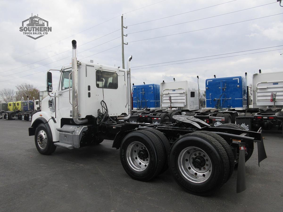 Used 2019 FREIGHTLINER CORONADO 122 SD