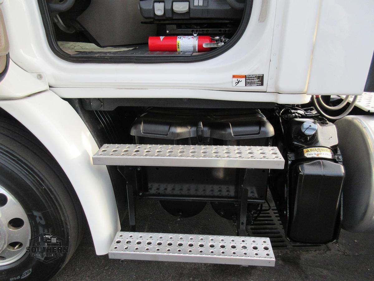 Used 2018 FREIGHTLINER CASCADIA 113