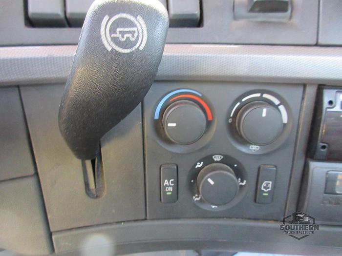 Used 2020 VOLVO VNR64T300