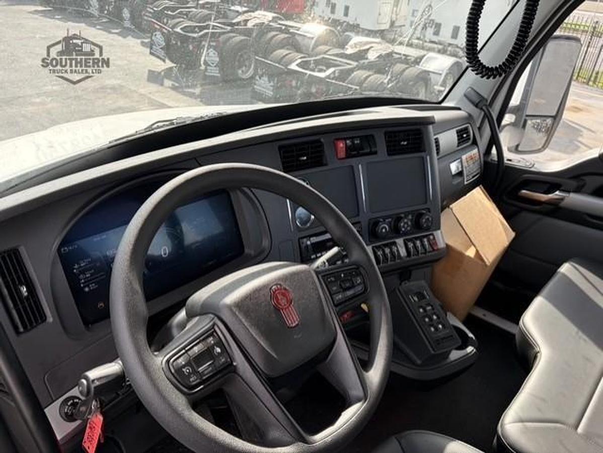 Used 2025 KENWORTH T880