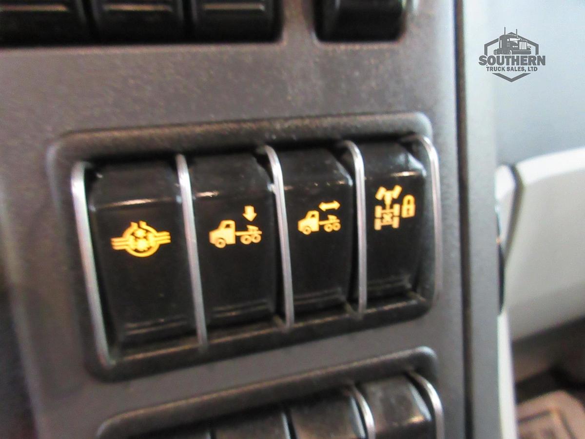 Used 2021 PETERBILT 567