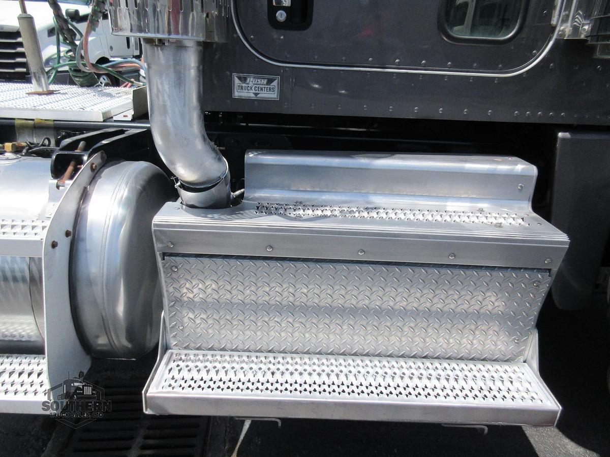 Used 2022 PETERBILT 389