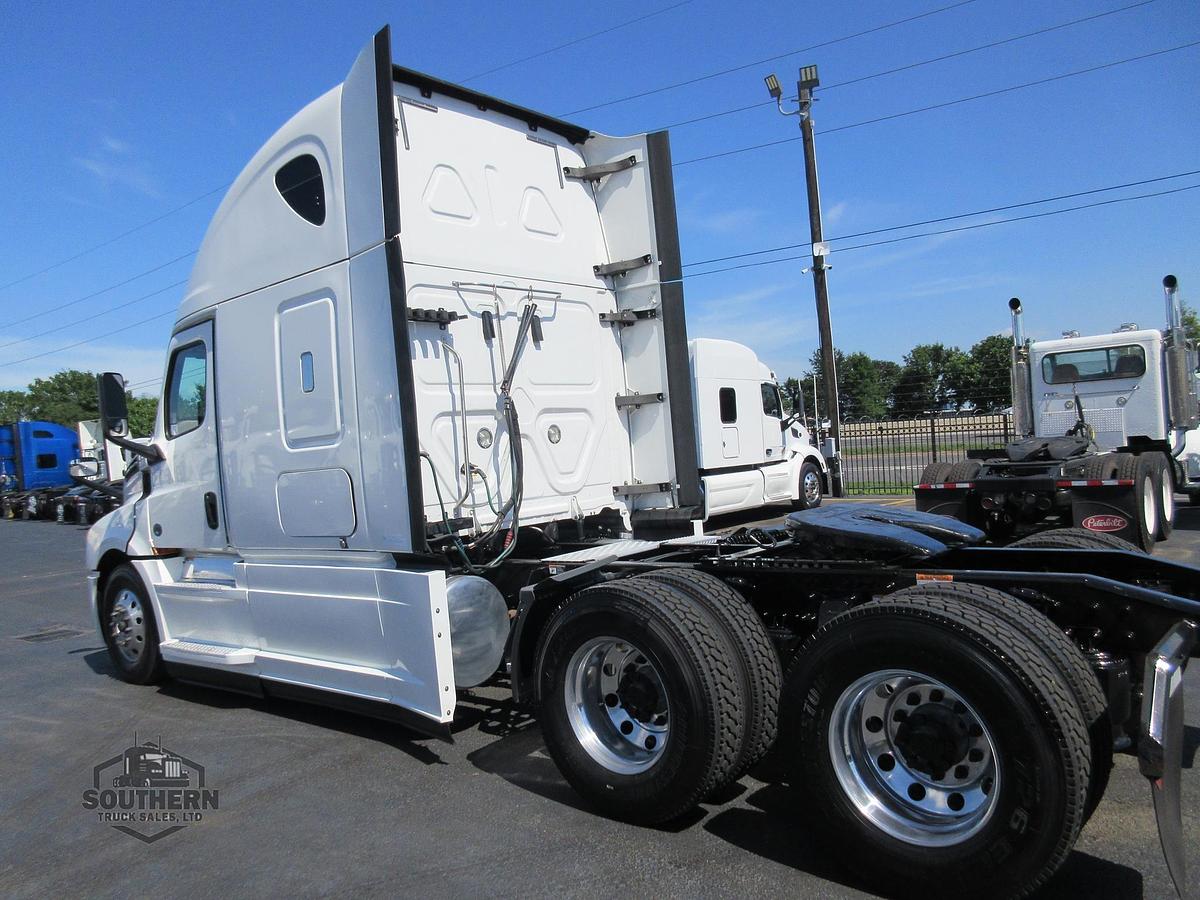 Used 2020 FREIGHTLINER CASCADIA 126