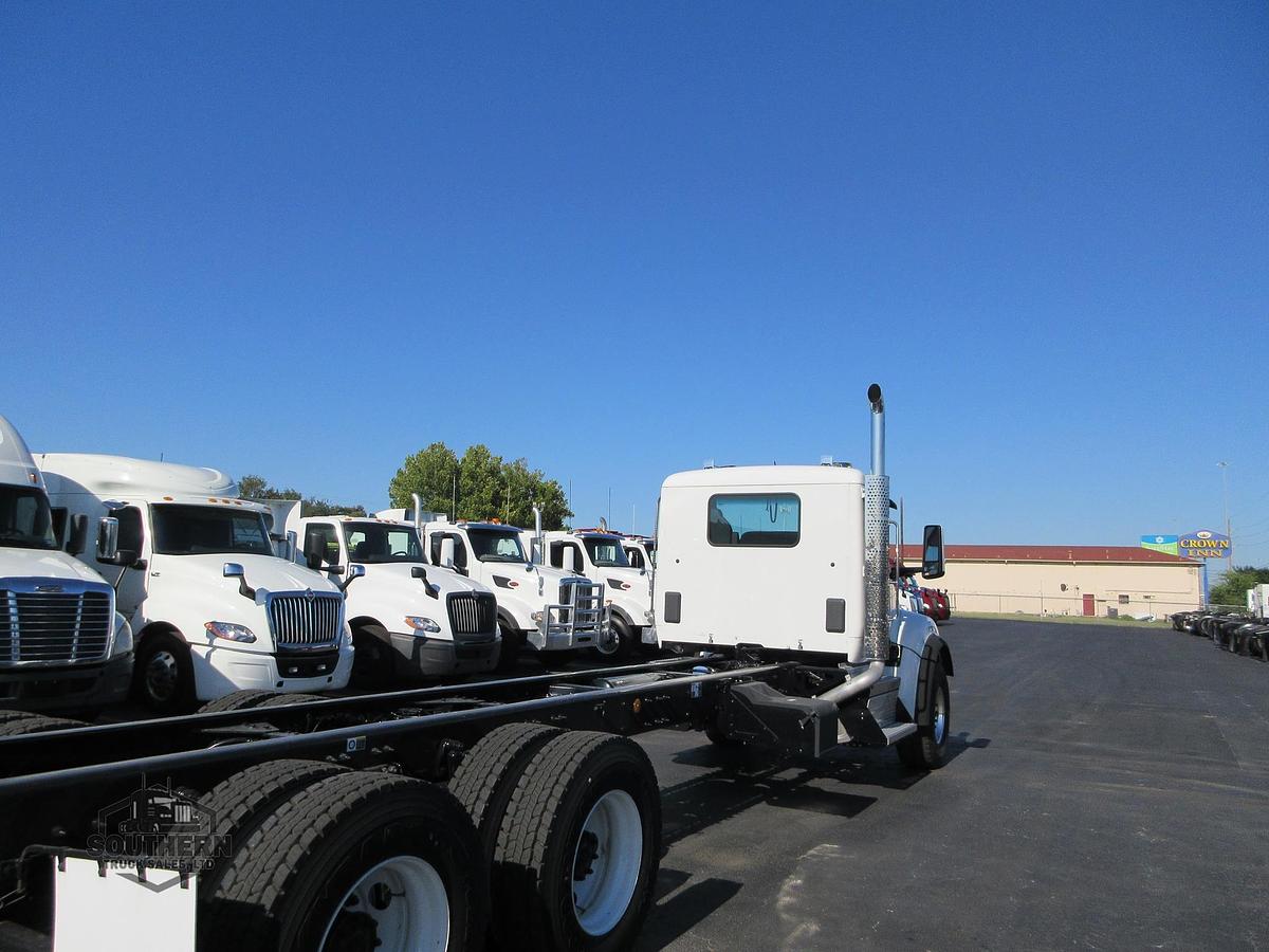 2025 KENWORTH T880