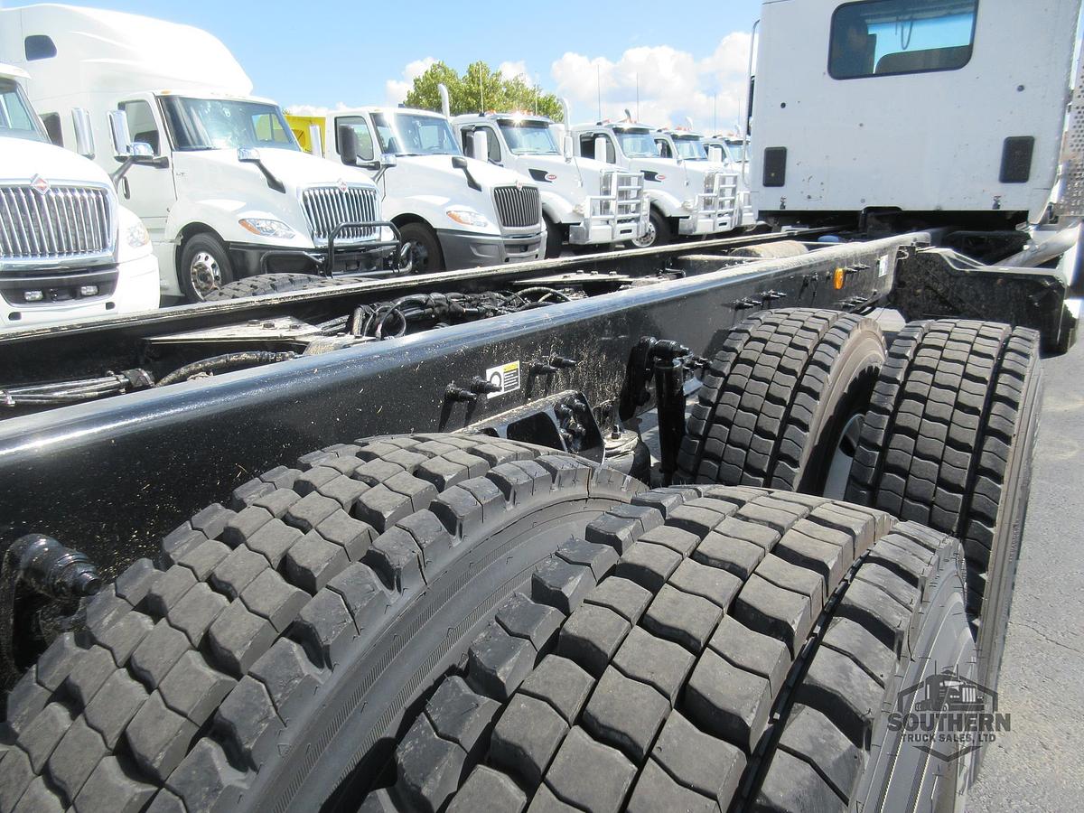 2025 KENWORTH T880