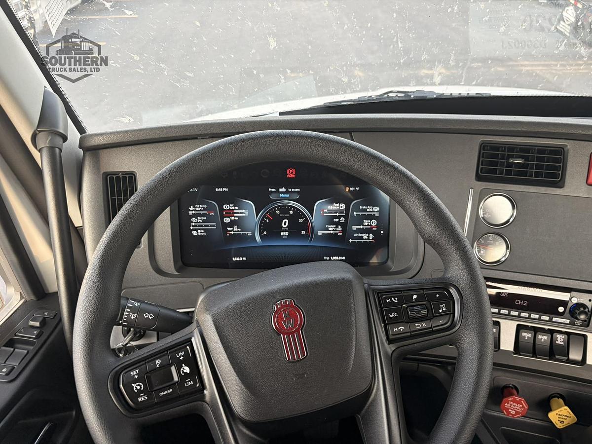 2025 KENWORTH T880