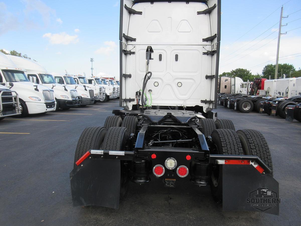 Used 2022 FREIGHTLINER CASCADIA 116
