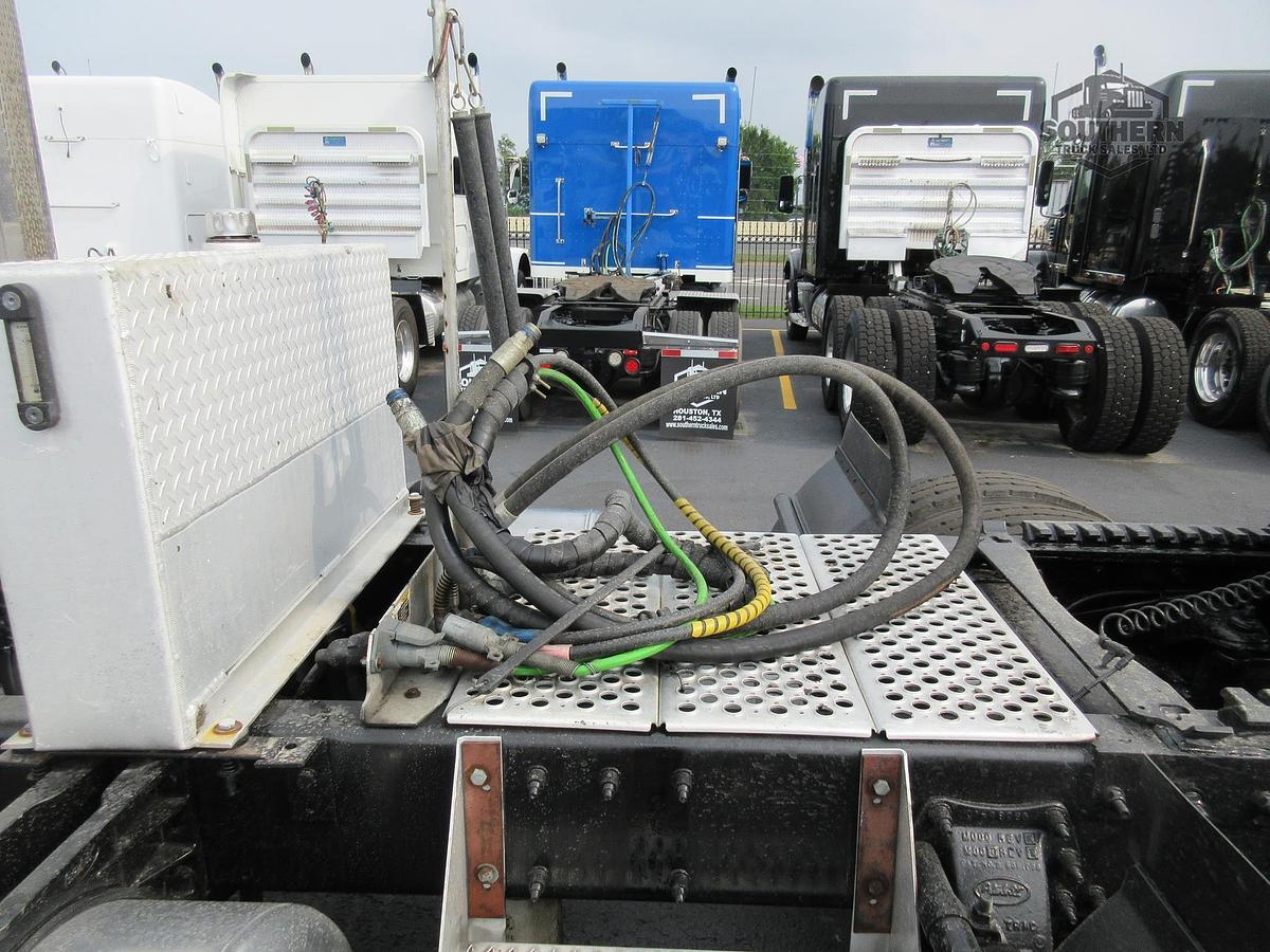 Used 2011 PETERBILT 388
