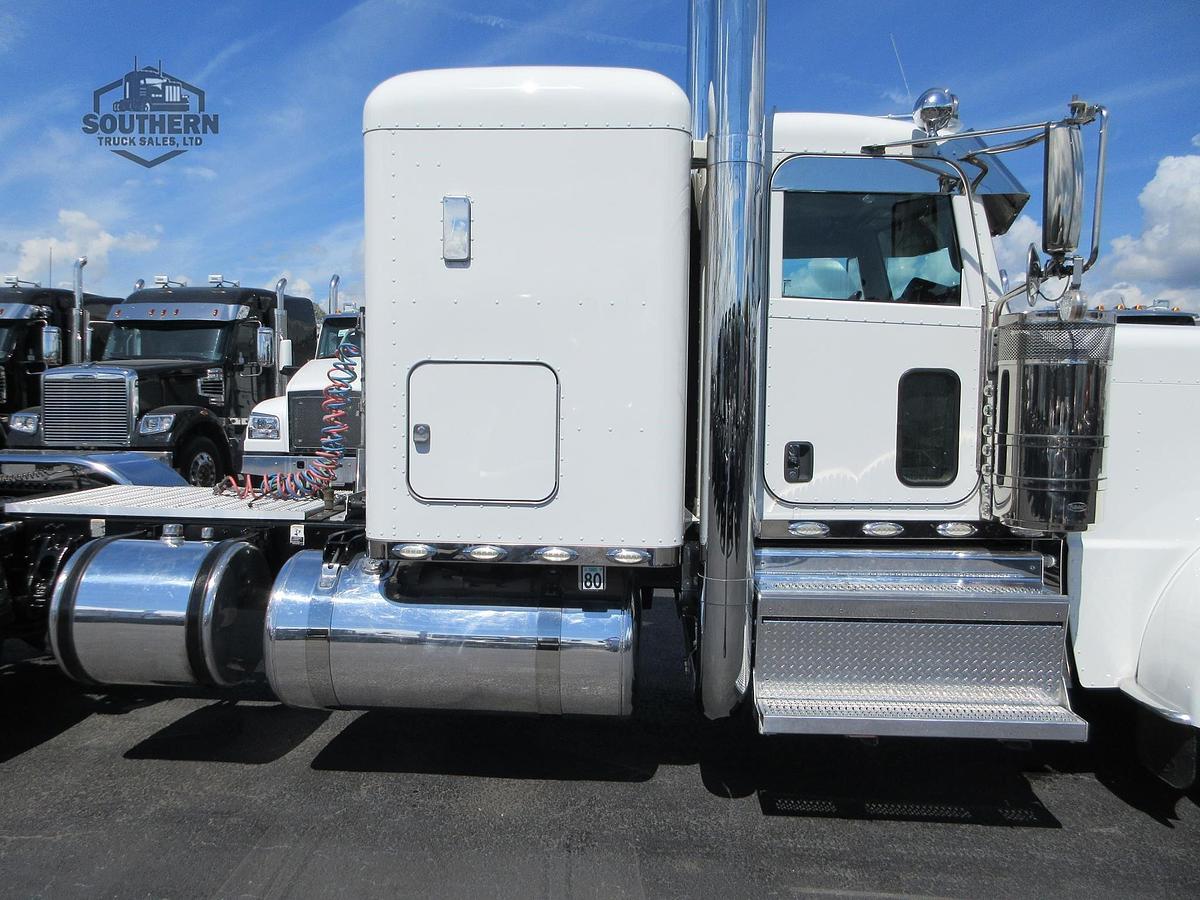 Used 2021 PETERBILT 389