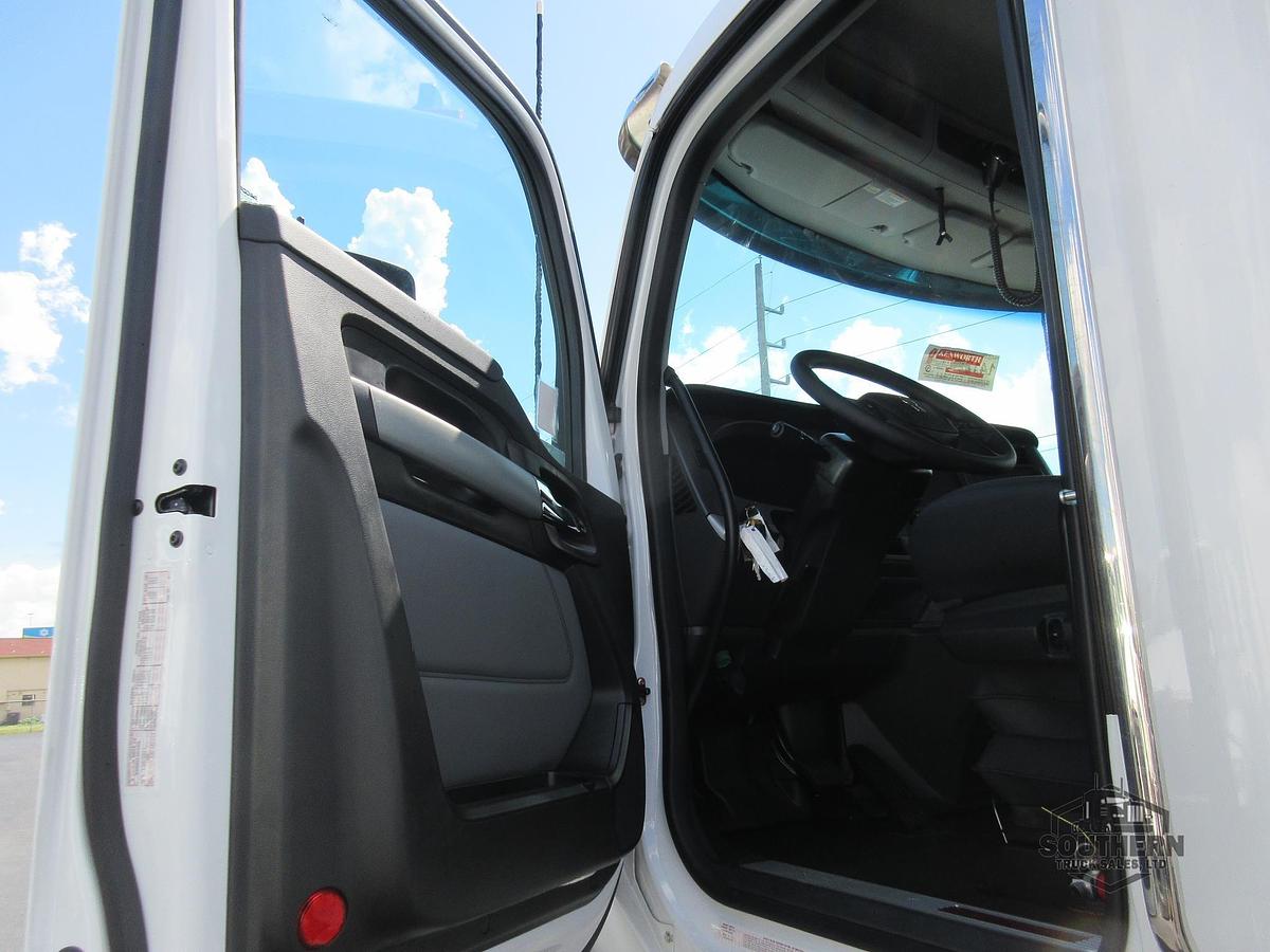 2025 KENWORTH T880