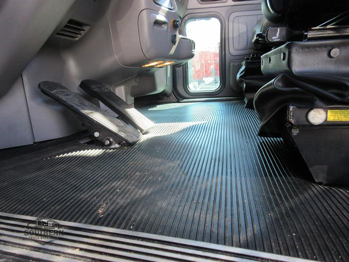 Used 2024 PETERBILT 389