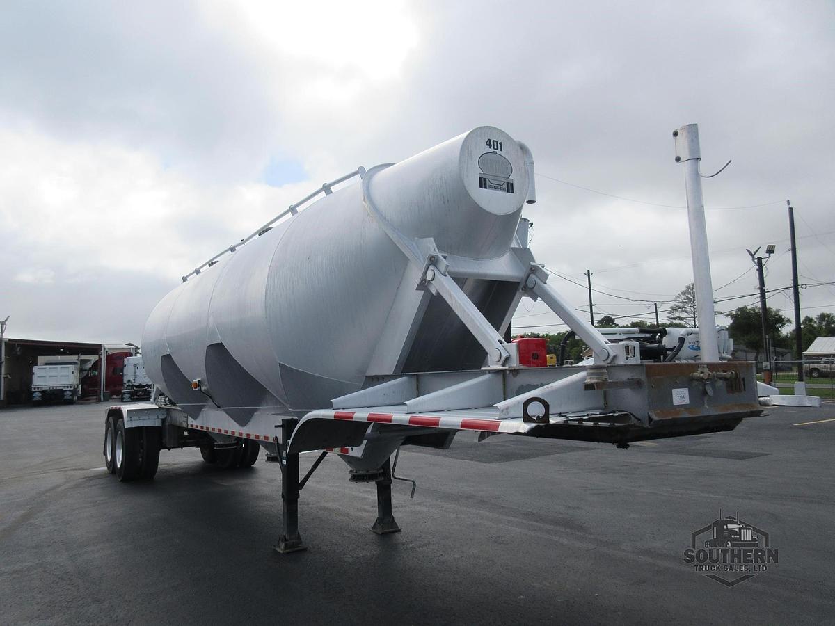 Used 2010 VANTAGE Tandem Axle