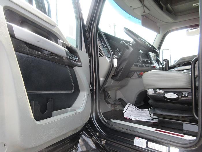 Used 2021 KENWORTH T880