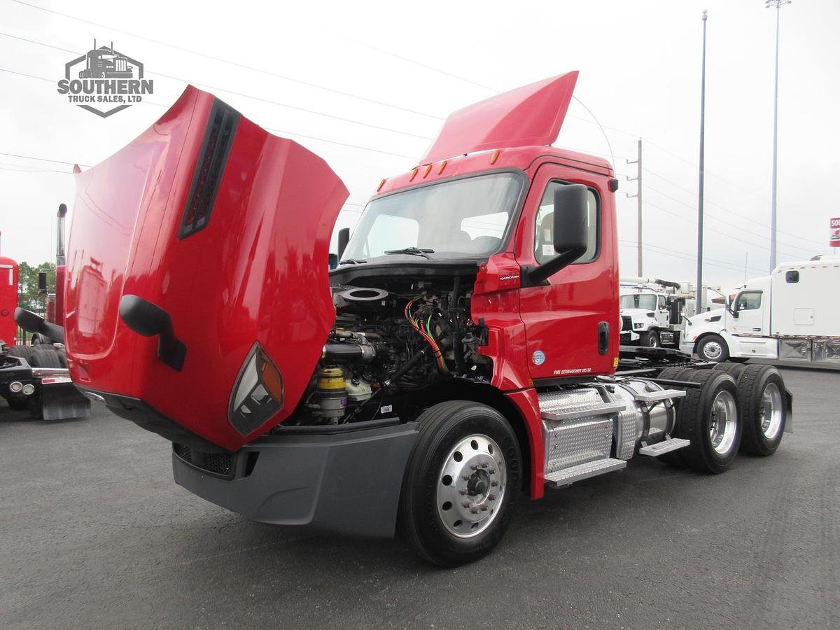 Used 2019 FREIGHTLINER CASCADIA 126