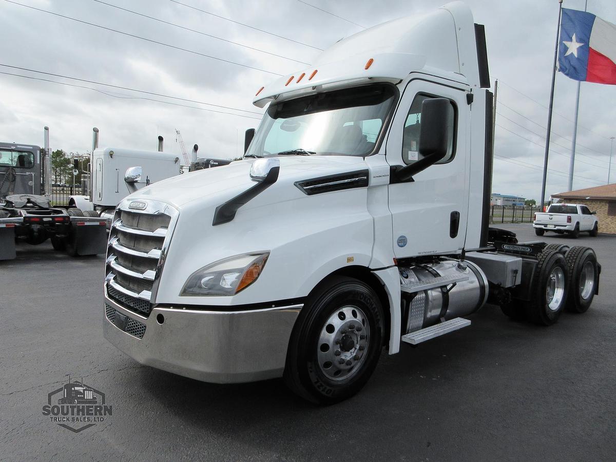 Used 2019 FREIGHTLINER CASCADIA 126