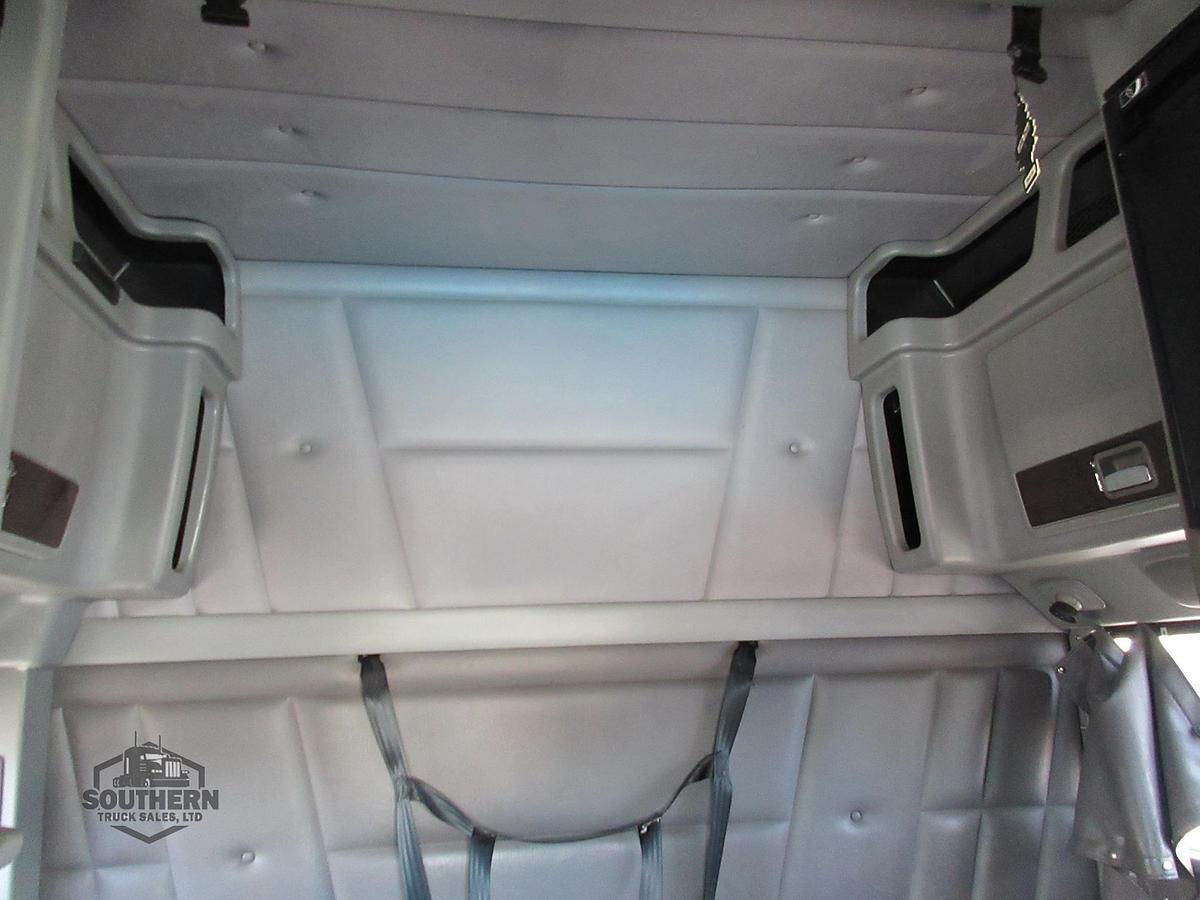 Used 2022 PETERBILT 389