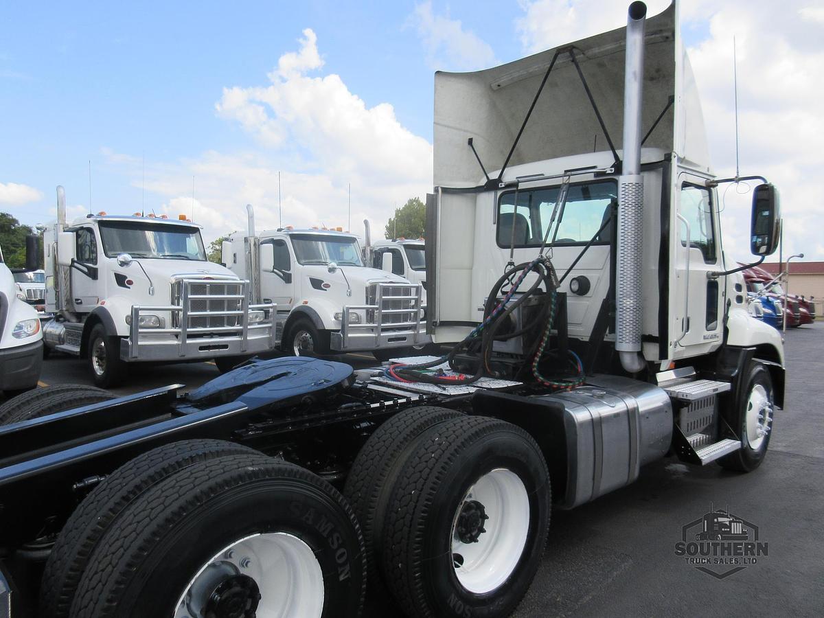 Used 2014 MACK PINNACLE CXU613
