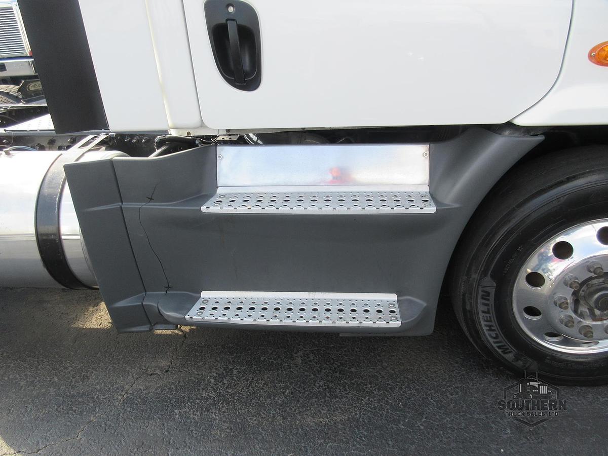 Used 2019 FREIGHTLINER CASCADIA 113