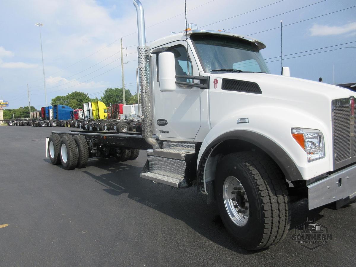 2024 KENWORTH T880