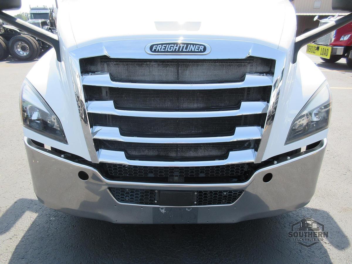 Used 2019 FREIGHTLINER CASCADIA 126