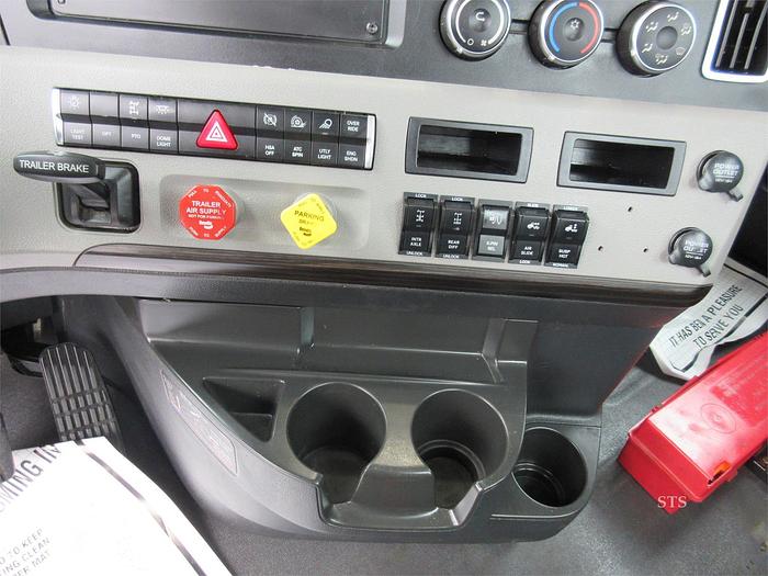 Used 2019 FREIGHTLINER CASCADIA 126