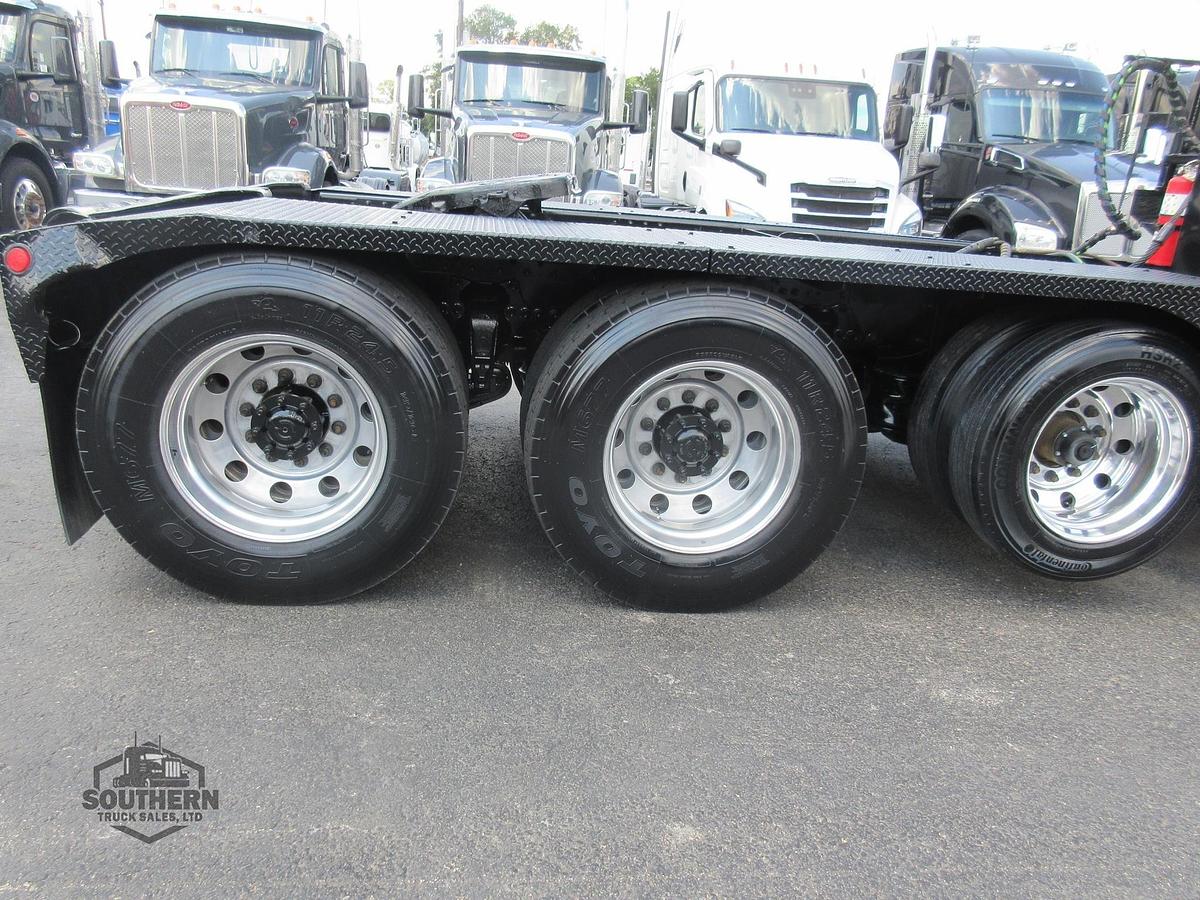 Used 2019 FREIGHTLINER CORONADO 122 SD