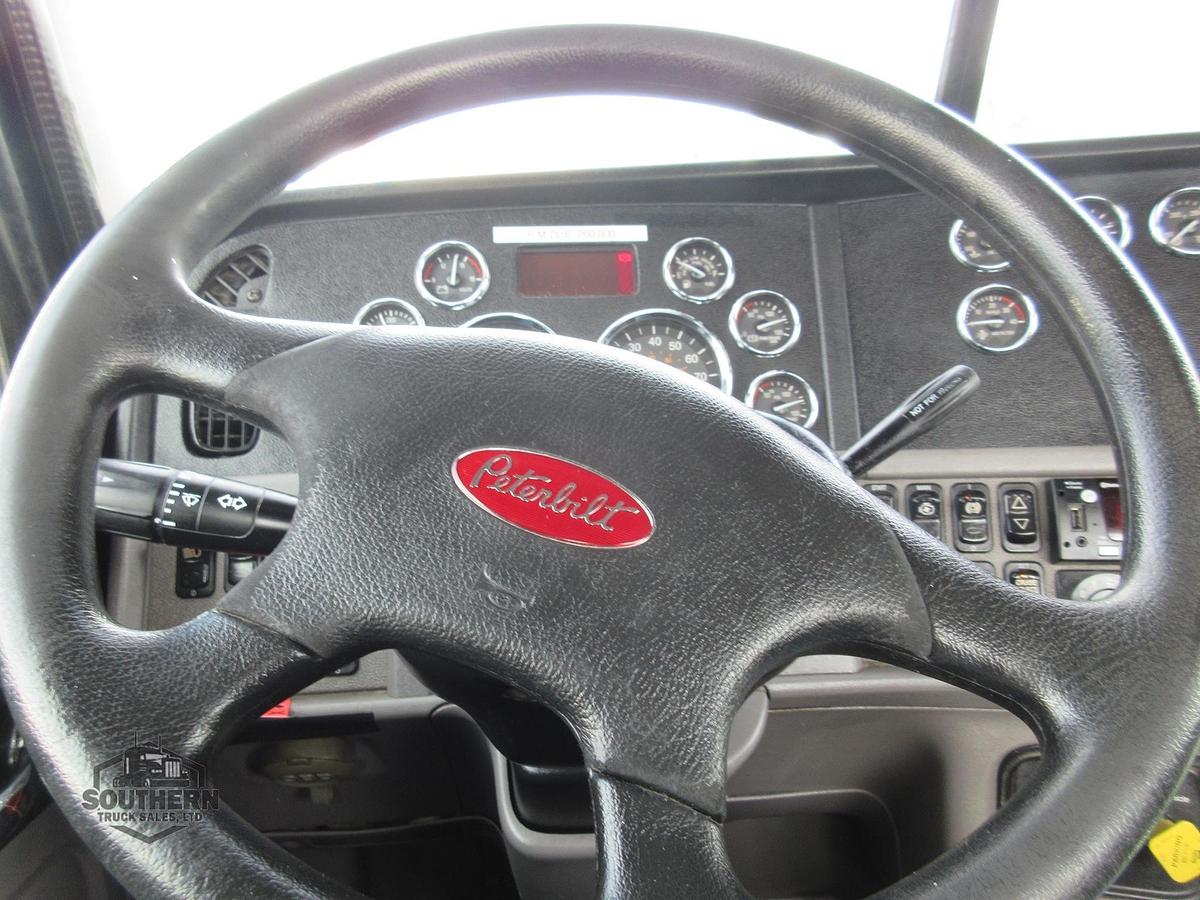 Used 2022 PETERBILT 389