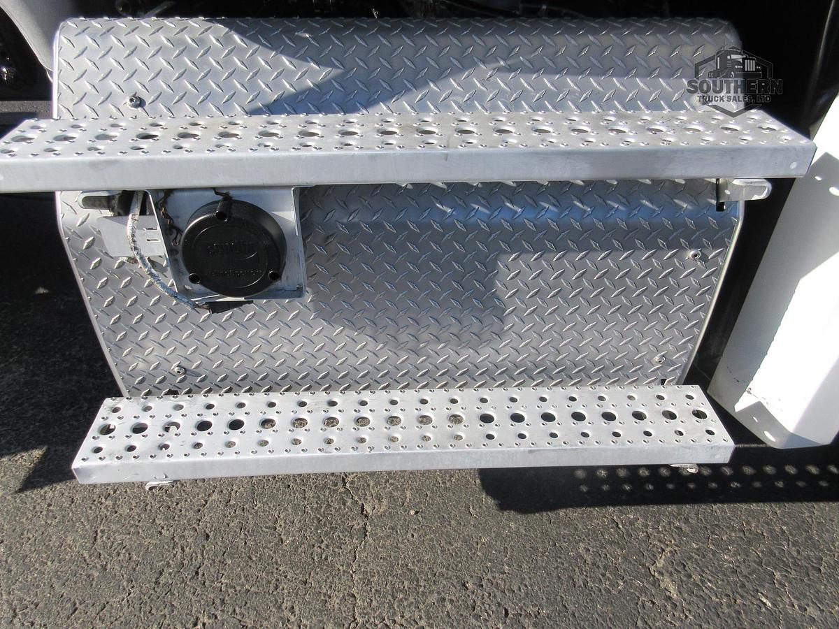 Used 2019 FREIGHTLINER CASCADIA 126