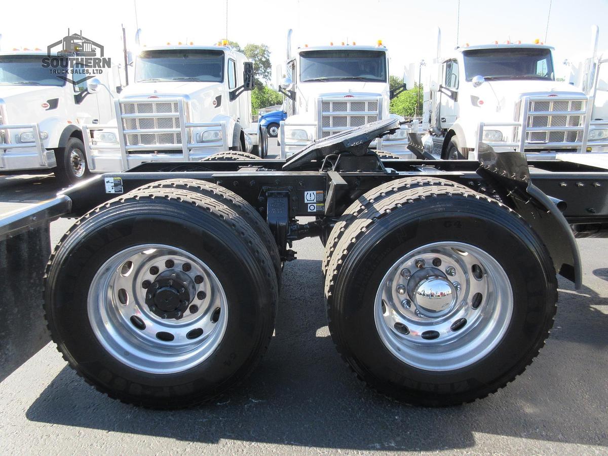 Used 2022 PETERBILT 389