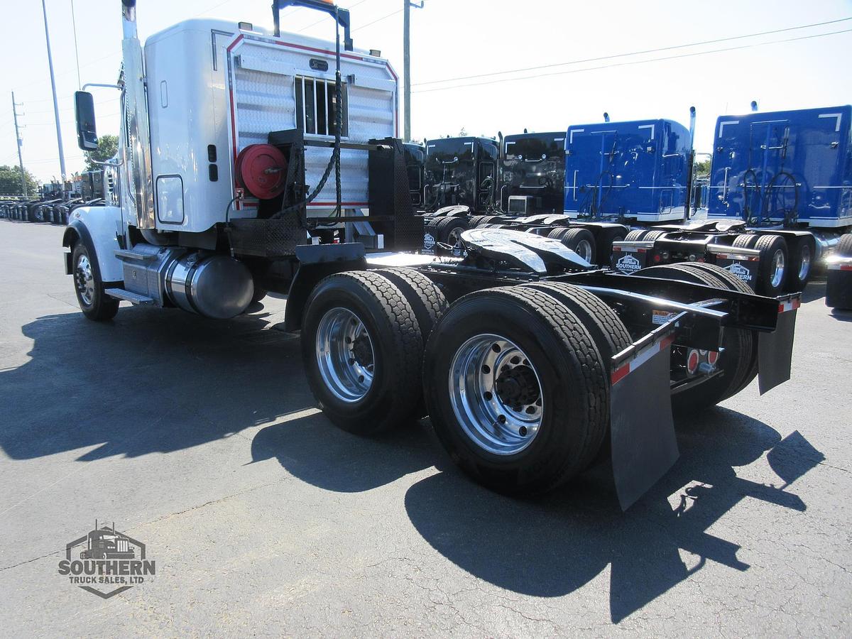 Used 2020 FREIGHTLINER 122SD