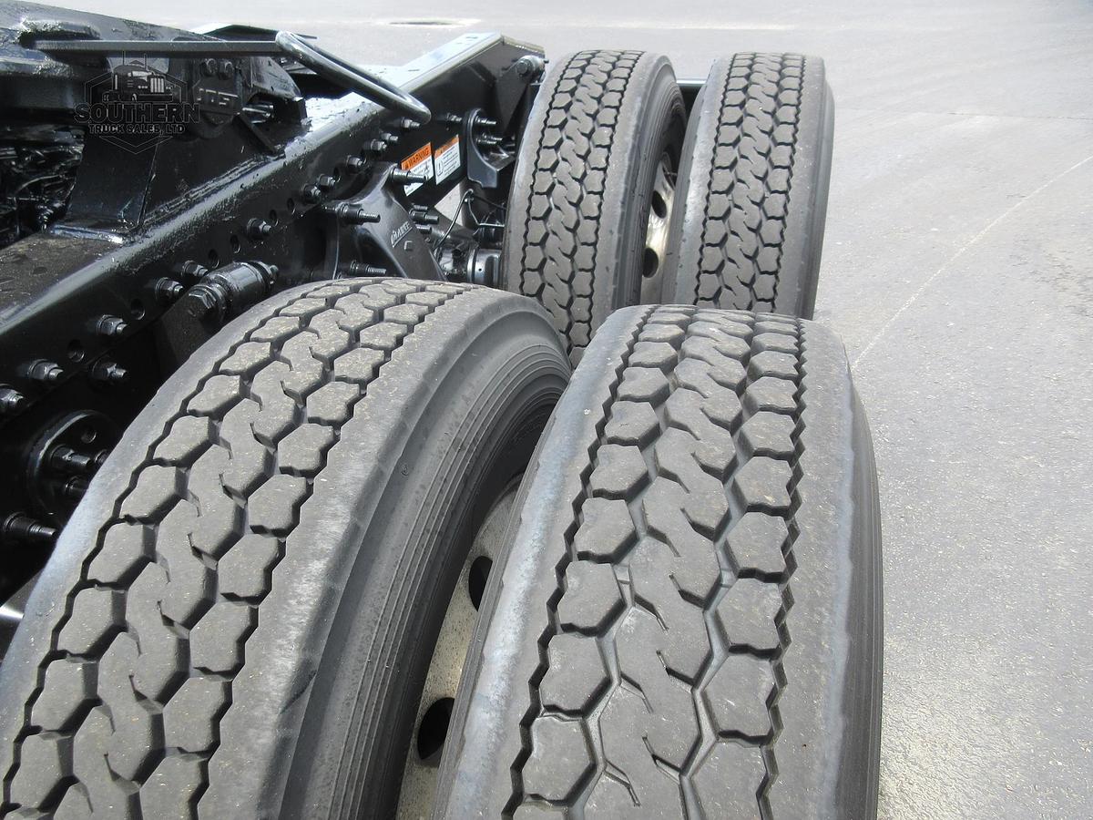 Used 2019 FREIGHTLINER CASCADIA 126