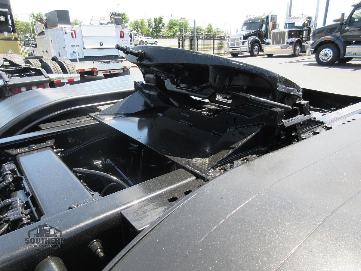 Used 2025 PETERBILT 567