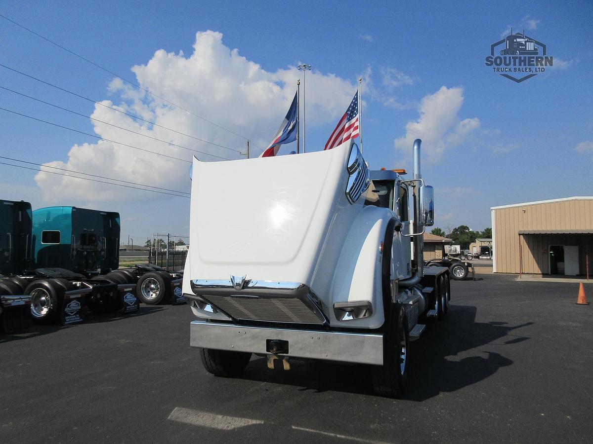 Used 2019 FREIGHTLINER CORONADO 122 SD