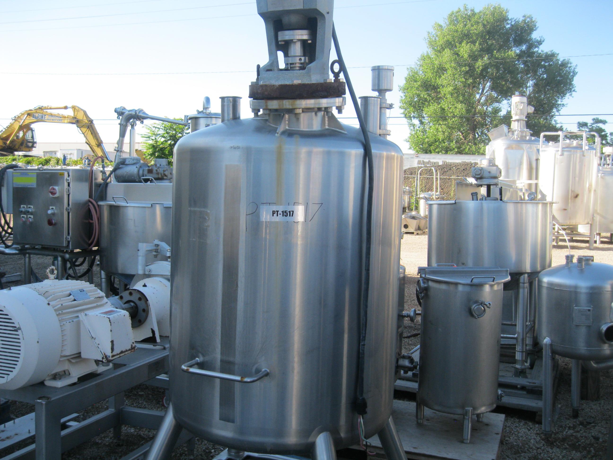 Usado 135 GALLON AGITATED PRESSURE TANK