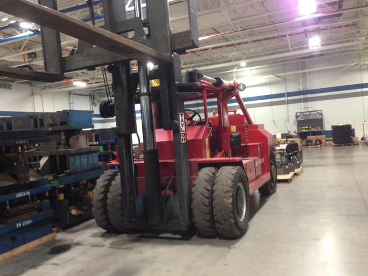 Used Taylor Rigger’s Special Forklift – 60,000 lb Capacity – Diesel Engine – Direct Lift Mast