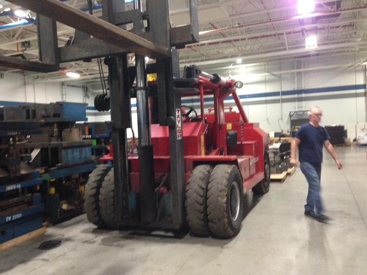 Used Taylor Rigger’s Special Forklift – 60,000 lb Capacity – Diesel Engine – Direct Lift Mast