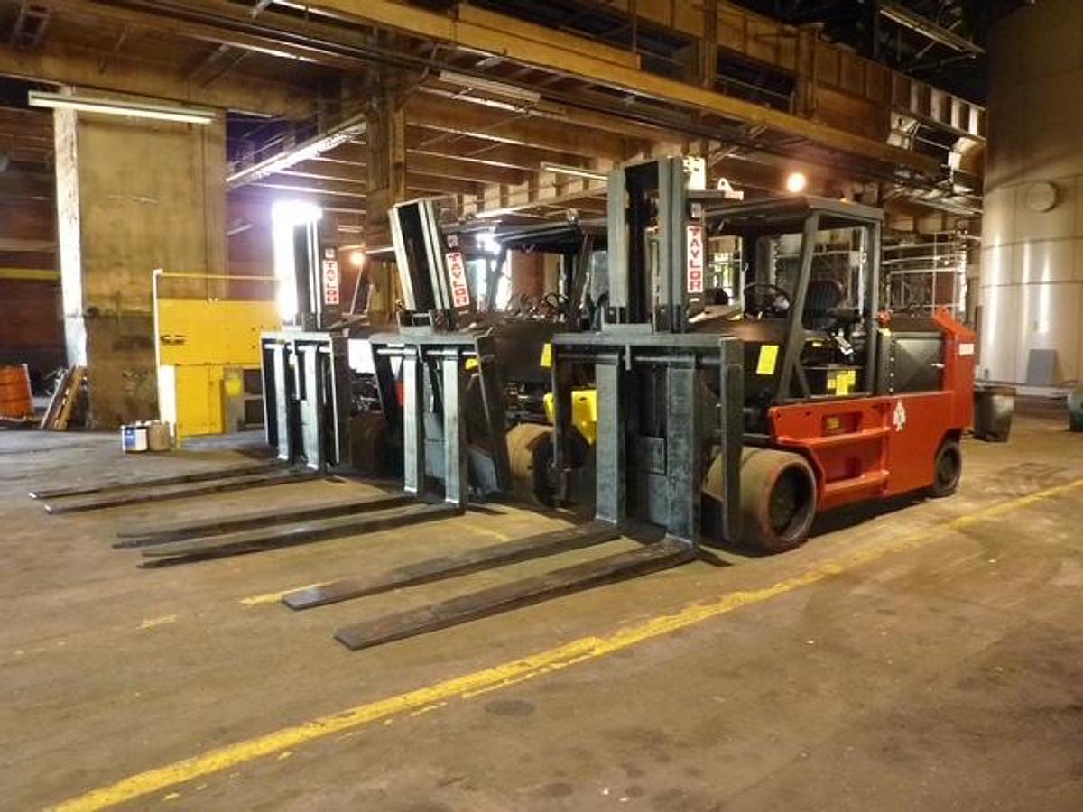 Used Taylor TC400L Forklift – 40,000 lb Capacity – V8 Propane Engine – Automatic Transmission – Direct Lift Mast – 8’ Forks
