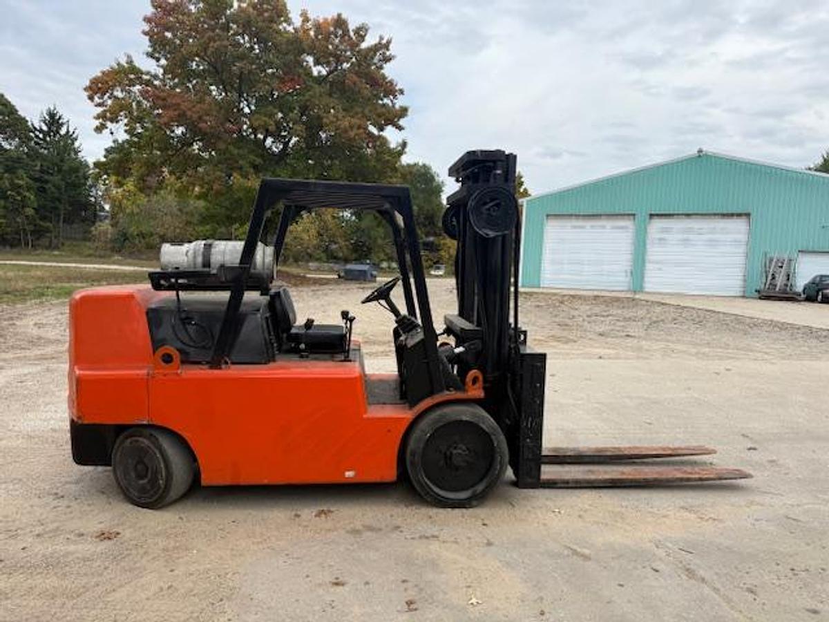 Used Lowery 20,000 lb Forklift – Propane Engine – Two-Stage Mast – Fork Positioner – Side Shift – Automatic Transmission