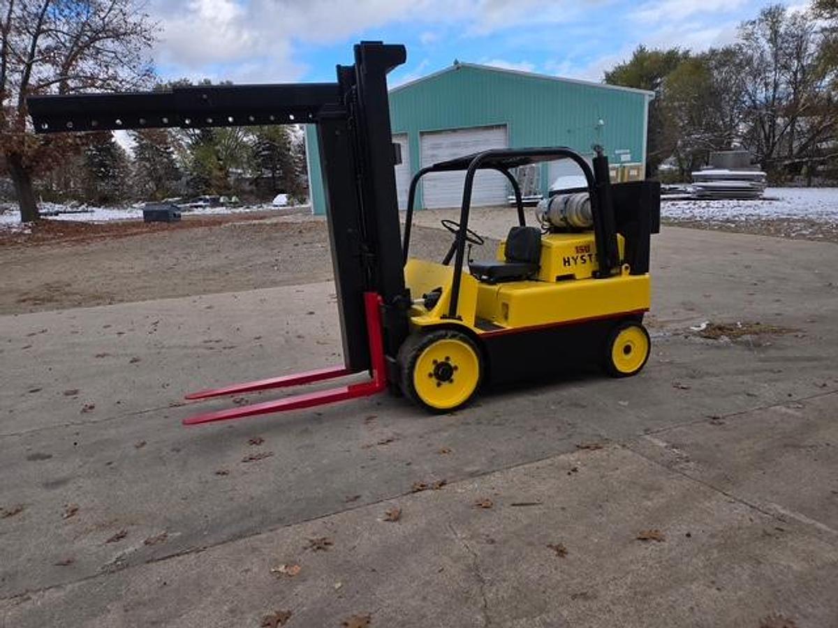 Used Hyster S150 Forklift – Perkins Propane Engine – Two-Stage Mast – Oil Clutch – Rigging Boom – 6’ Forks – Two Available