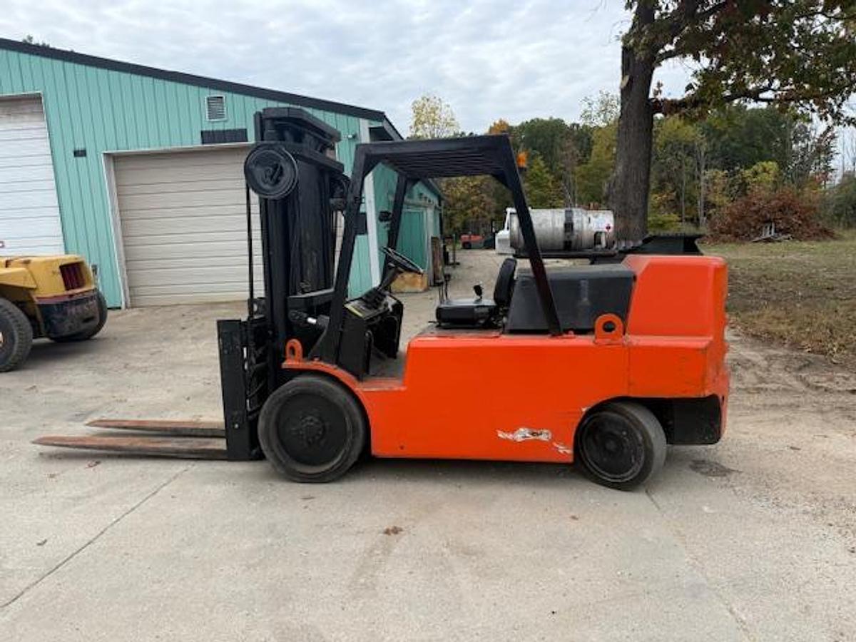 Used Lowery 20,000 lb Forklift – Propane Engine – Two-Stage Mast – Fork Positioner – Side Shift – Automatic Transmission