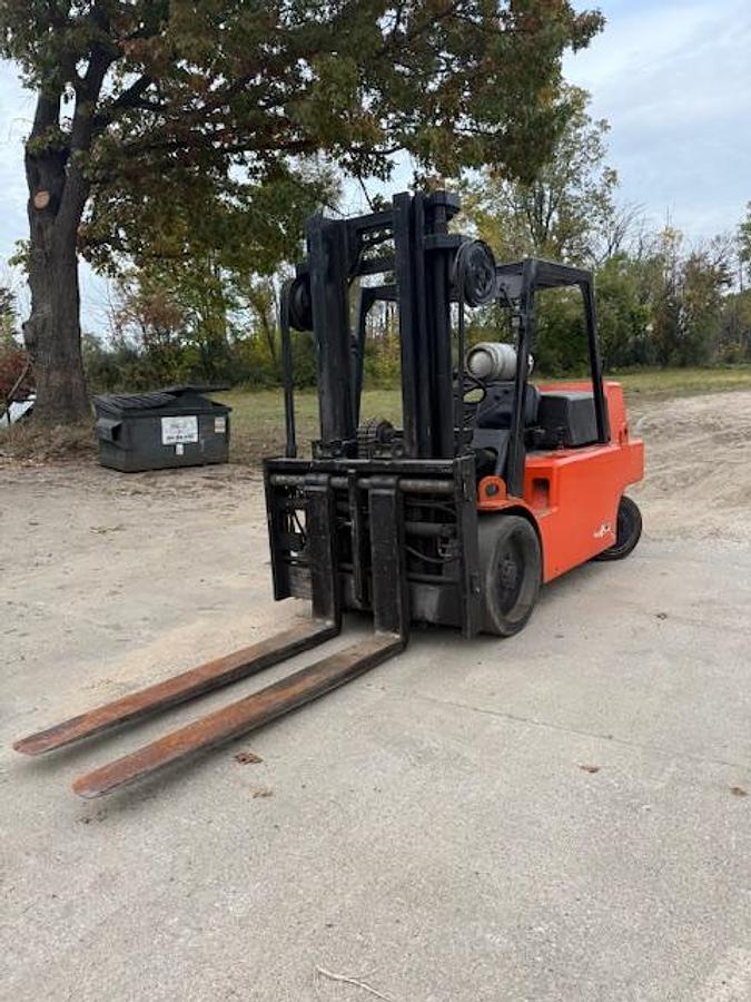 Used Lowery 20,000 lb Forklift – Propane Engine – Two-Stage Mast – Fork Positioner – Side Shift – Automatic Transmission