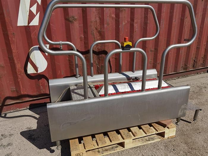 Used NIEROS WALK-THROUGH BOOT WASHER