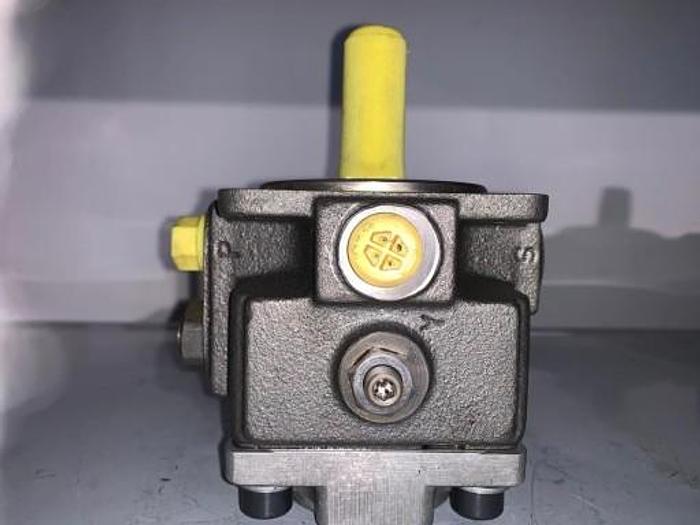 Bosch Rexroth PV7-11/06-10RA01MA0-05 Hydraulic Pum