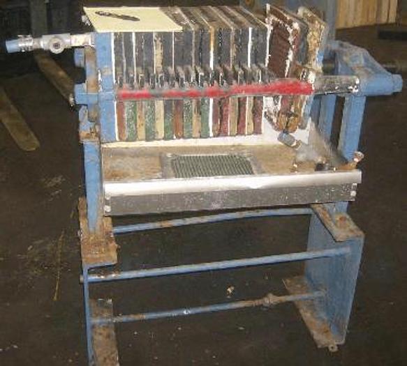 Used 1.25 CU. FT. LAB FILTER PRESS 12 IN. – MANUAL SCREW CLOSURE
