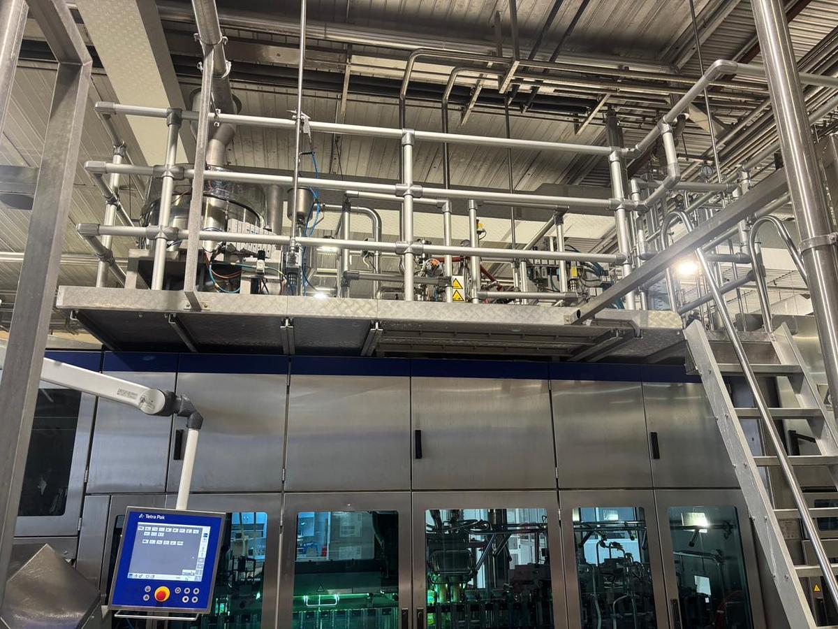 Used USED ESL TETRA REX FILLING AND CAPPING COMPLETE LINE FOR SALE FOR LONG LIFE FRUIT JUICES YEAR 2016