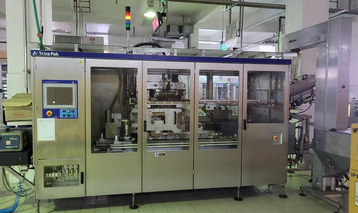 Used USED TETRA PAK A3 COMPACT FLEX 330ML PRISMA FILLING LINE WITH DREAM CAP APPLICATOR 2012