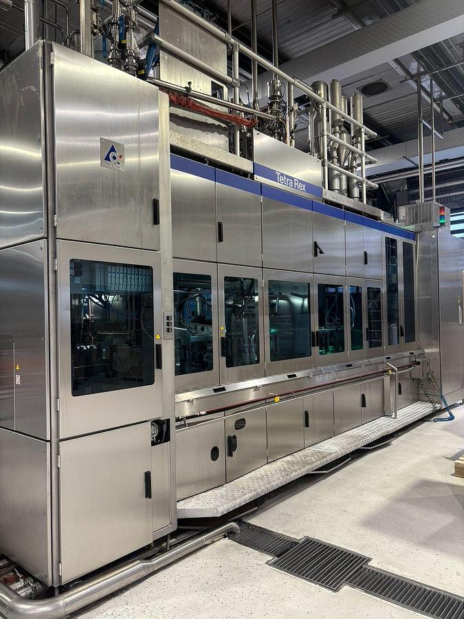 Used USED ESL TETRA REX FILLING AND CAPPING COMPLETE LINE FOR SALE FOR LONG LIFE FRUIT JUICES YEAR 2016