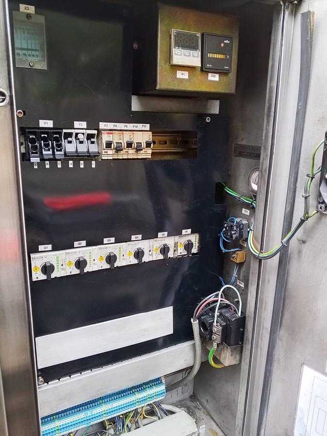 Used 1999 Tetra Pak Packer and Shrink