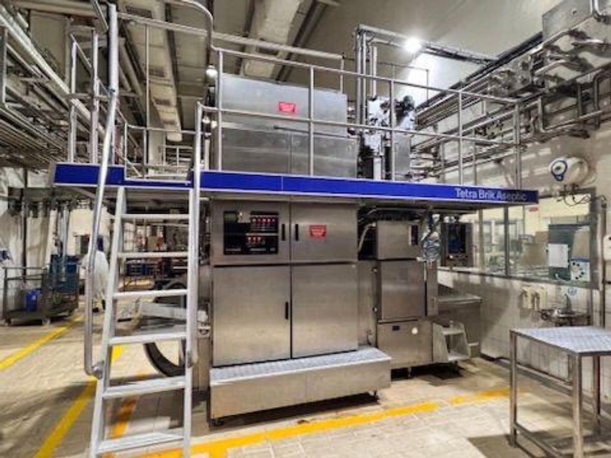 Used USED TETRA PAK TBA 19 125ML SLIM FILLING LINE FOR SALE YEAR 1998