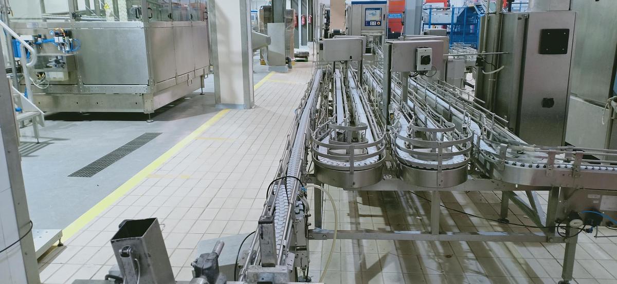 Used USED TETRA PAK TBA 8 1500ML SLIM COMPLETE FILLING LINE FOR SALE YEAR 1999